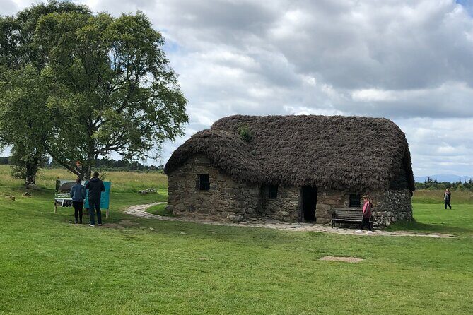 loch Ness, Inverness and Outlander Sites From Invergordon Port - Stop 6: Clava Cairns, Craigh na Dun, and the Outlander cleft stone