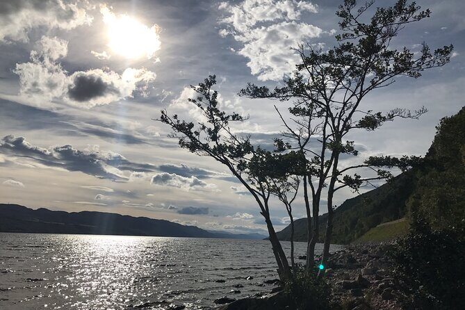 Loch Ness Urquhart Culloden Clava Cawdor Whisky tasting Inverness - Urquhart Castle ruins: Loch Ness from the shoreline