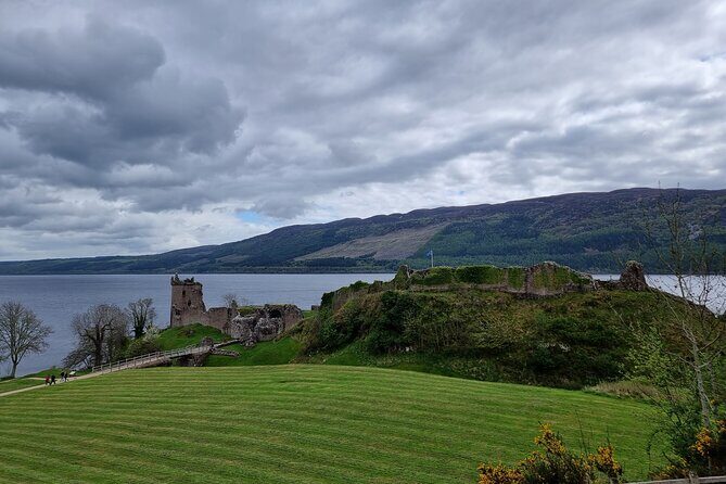 Lochness and Inverness day Tour - Cawdor Castle and Gardens: audio guide pacing