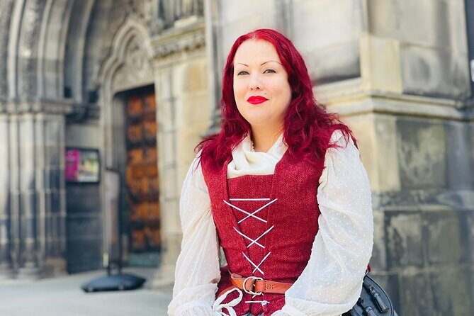 Old Town Walking Tour - Tweeddale Court, Bakehouse Close, and Canongate Cemetery by Holyrood