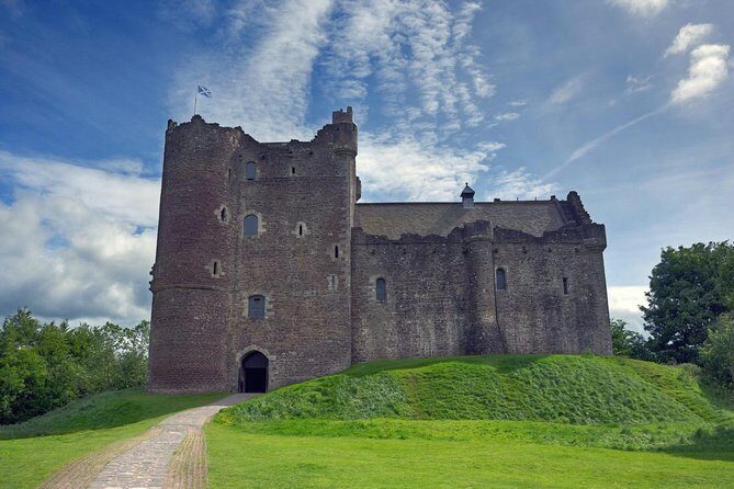 Outlander Day Tour - Stop 2: Midhope Castle as Lallybroch