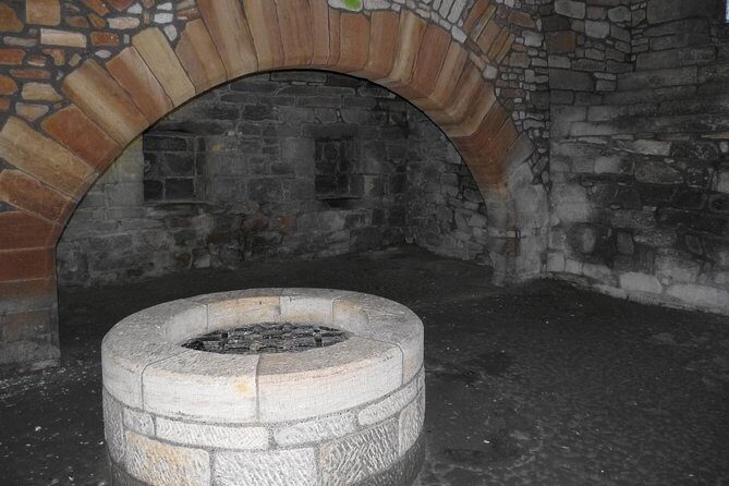 Outlander Special - Stop 3: Midhope Castle (Lallybroch) to Finish on a Fan Favorite