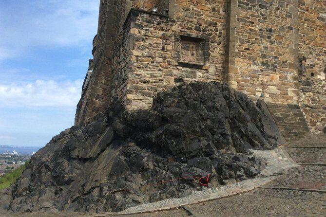 Private Edinburgh Castle Tour - Getting there from central Edinburgh: Royal Mile start, no cruise-terminal pickup