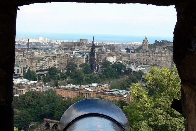 Private Edinburgh City Tour - Stop 1: Edinburgh Old Town and the medieval streets that make sense