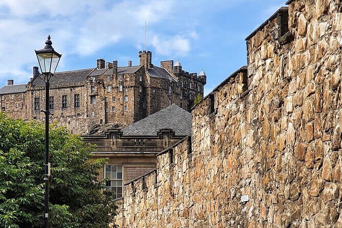 Private Edinburgh driving tour - Stockbridge and Circus Lane: small streets, big character
