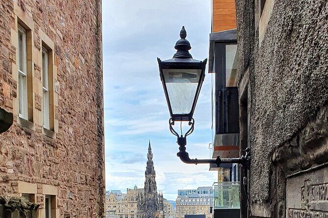 Private Edinburgh driving tour - Holyrood Palace and Royal Yacht Britannia: mixing royal stops with real pacing
