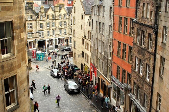 Private Edinburgh Tour for Families with a Local, 100% Personalized - What guides do best here: stories, questions, and the kid-friendly pace