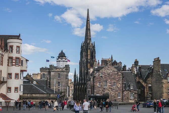 Private Full-Day Walking Tour in Edinburgh with Edinburgh Castle - Edinburgh Castle Tickets Included: What 45 Minutes Can Really Do