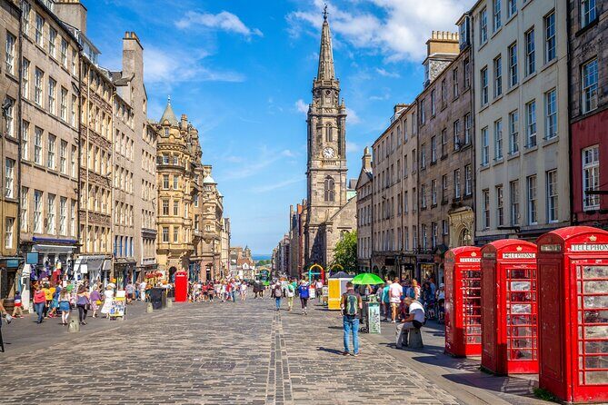 Private Half Day Tour of Edinburgh in a Black Cab - Palace of Holyroodhouse: Royal Residence Outside the Money Mark