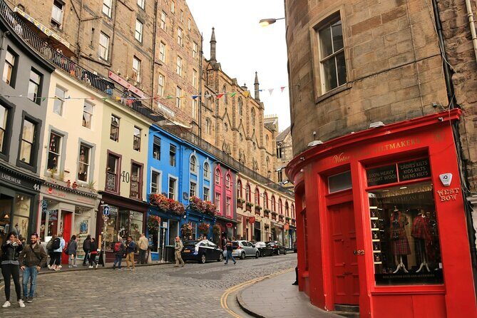 Private Half Day Tour of Edinburgh in a Black Cab - Greyfriars Kirk and Greyfriars Graveyard: Where Greyfriars Bobby’s Story Lives