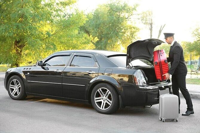 Private One way Transfer Edinburgh Airport to Edinburgh - Waiting Time and Flight Tracking: Where This Service Shines
