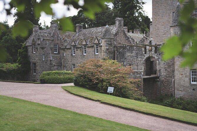 Private Outlander & Cawdor Castle Tour - Clava Cairns: quick standing stones with Outlander-level imagination