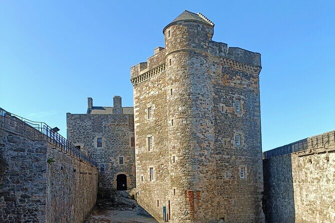 Private Outlander tour from Glasgow or Edinburgh - Blackness Castle for Fort William scenes: where the air feels different