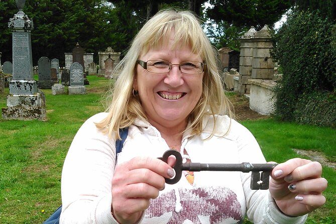 Private Outlander Tour - with Urquhart Castle Option - Clava Cairns: short stop, strong stone-circle impact
