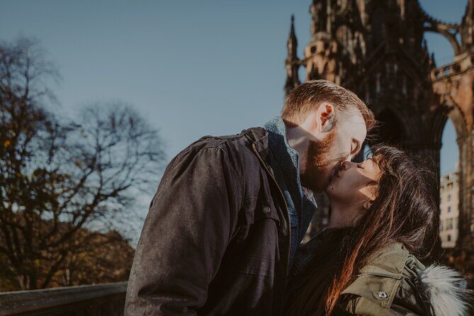 Private Photoshoot in Edinburgh with a Professional Photographer - Stop-by-stop Edinburgh: From Castle icons to the Vennel viewpoint