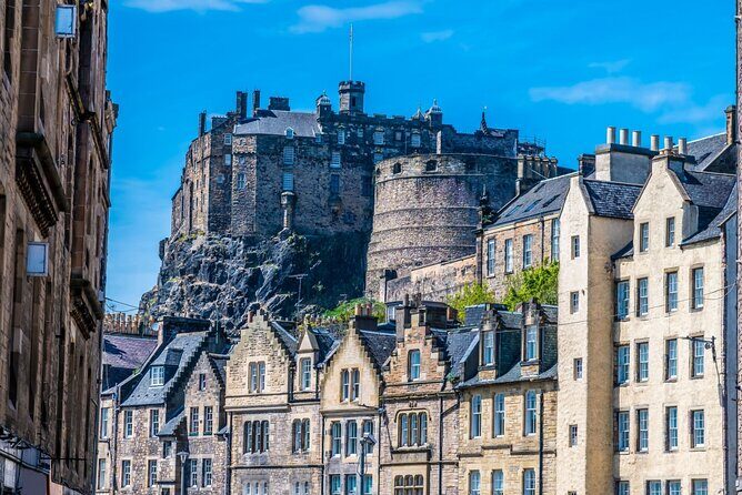Private Walking Tour of Edinburgh Castle with Skip-the-Line - National War Museum of Scotland: Medals, Uniforms, and the Country Behind the Stones