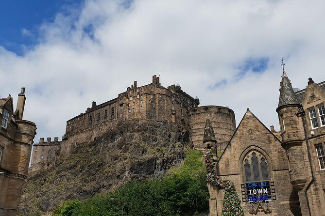 Public guided tour of Edinburgh at a minimum price - in French - Key highlights to look for