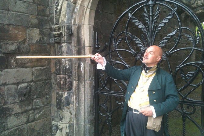 Stirling Castle and the Secrets of the Old Town Private Tour - Stirling Castle: your guided intro, then time to explore your way