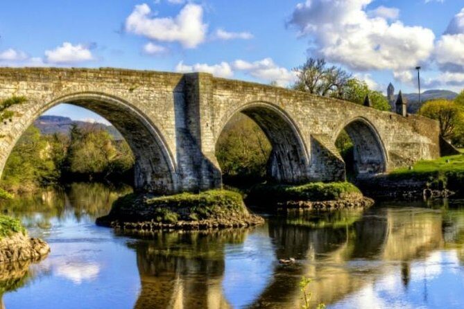 Stirling Luxury Private Day Tour from Edinburgh - The Birds & Bees lunch stop near the Wallace Monument