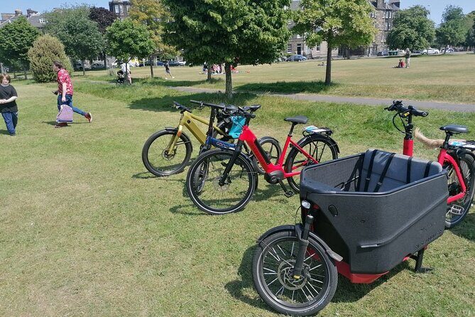Stunning Edinburgh E-bike Tour max 10 people small group - London Road Gardens and Holyrood House: A Pretty Start to the City