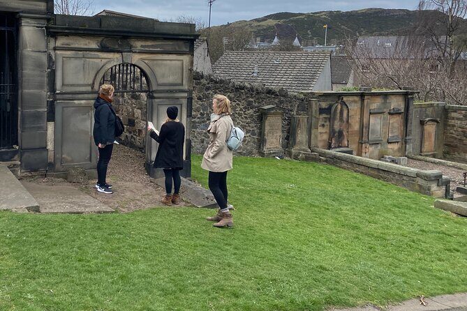 The Pirate's Riddle: An Outdoor Treasure Hunt - Getting Started at Nelson Monument: Your Launch Pad