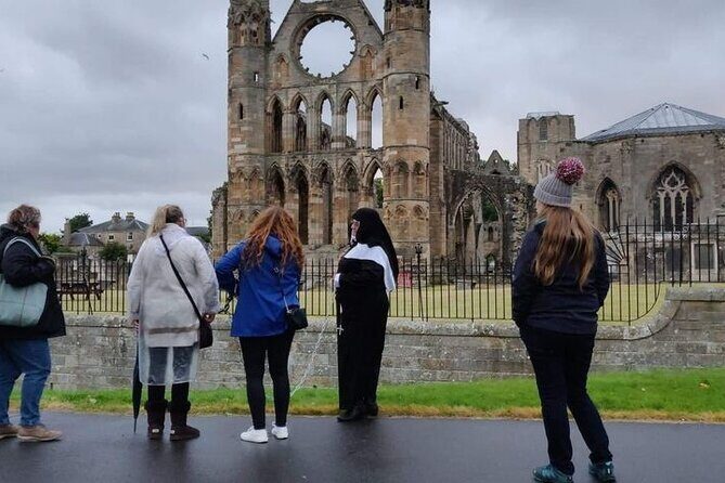 The Witches Tour - Elgin Cathedral: the photo moment and the trial start (admission separate)