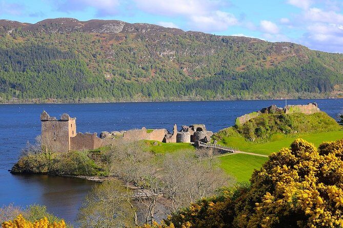 Ultimate Loch Ness Outlander Group Tour - Stop 1: Urquhart Castle ruins with early-crowd breathing room