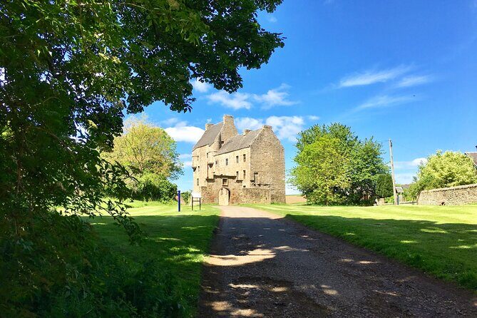 Ultimate Outlander Day Tour - Blackness Castle and Doune Castle: Fort William and Castle Leoch in real form