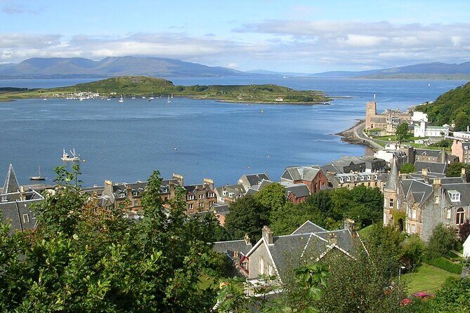 West Coast Lochs & Castles Tour - from Glasgow - Castle Stalker: The “Look Like a Castle” Photo Stop With Tidal Timing